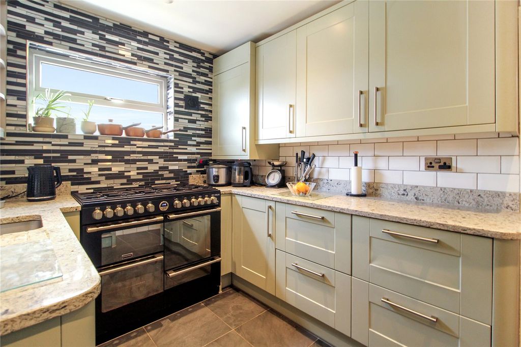 Property photo 2 of 20 Picture No. 10