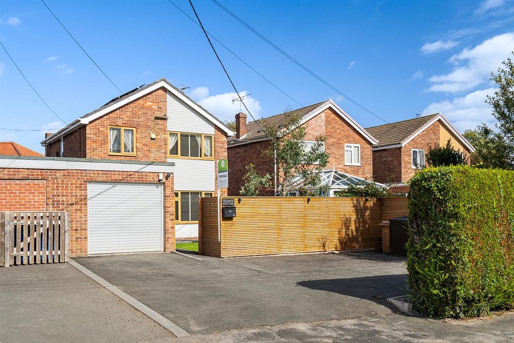 Property photo 2 of 34