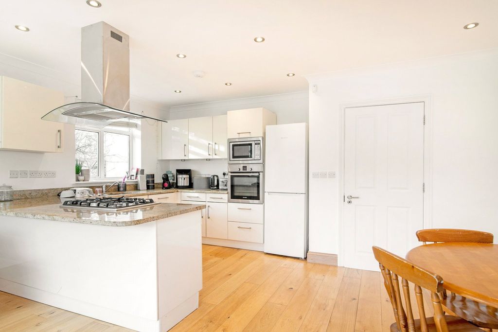 Property photo 3 of 9 Picture No. 11