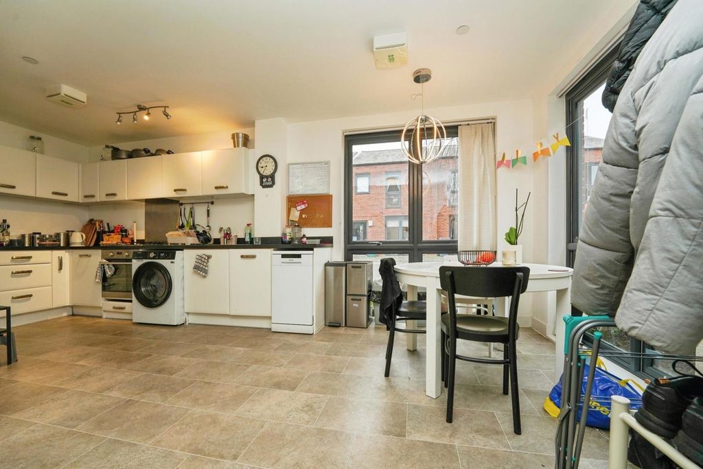 Property photo 2 of 16 Pbox-Img.Jpg