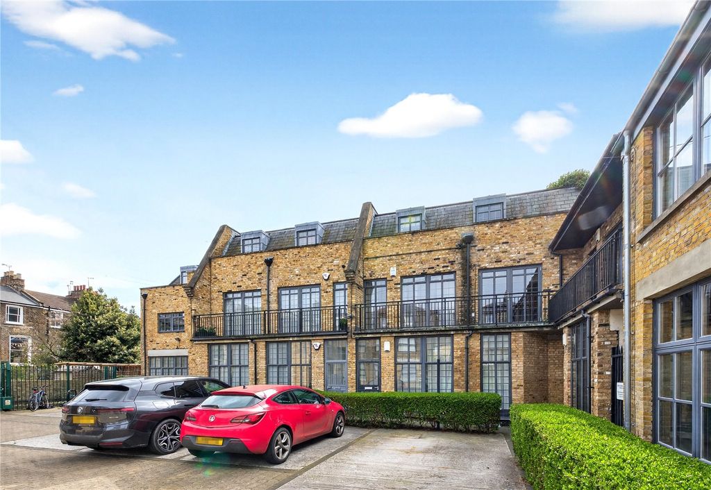 Property photo 1 of 20 Exterior