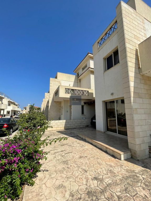 Property photo 3 of 42