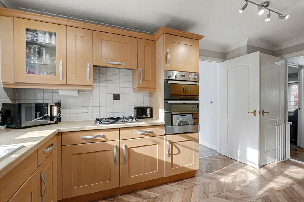 Property photo 2 of 30