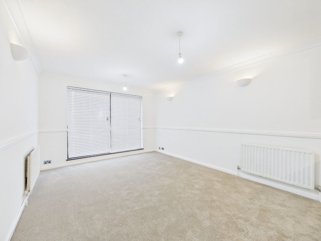 Property photo 3 of 12 4674303