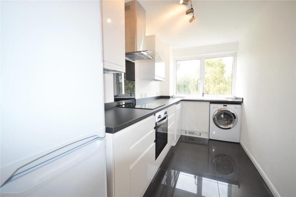 Property photo 3 of 10 Kitchen