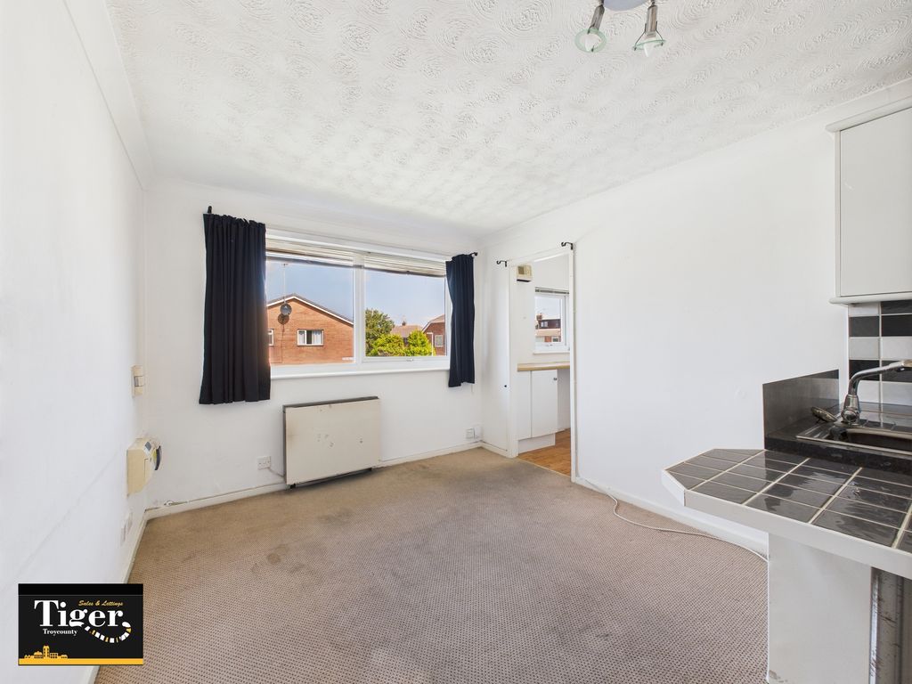 Property photo 3 of 9 Cam03440G0-Pr0392-Still005