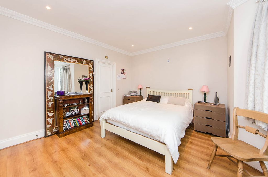 Property photo 3 of 10 4