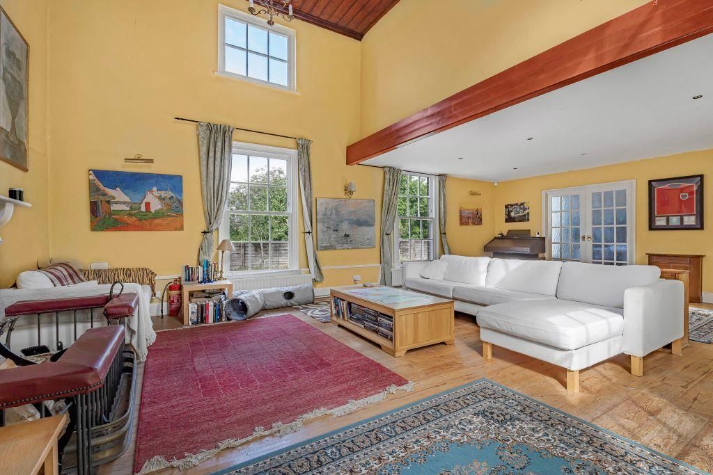 Property photo 2 of 32 liv5.Jpg
