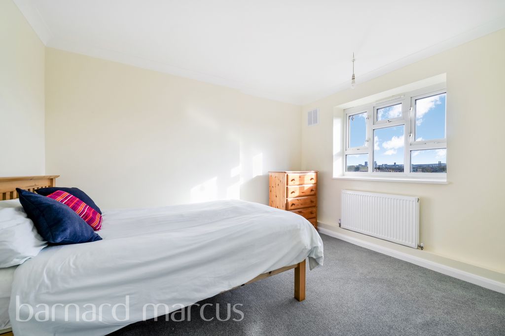 Property photo 1 of 8 Bedroom