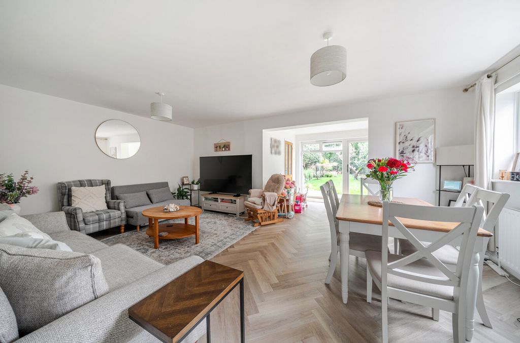 Property photo 2 of 18 1417242-12-69958c...