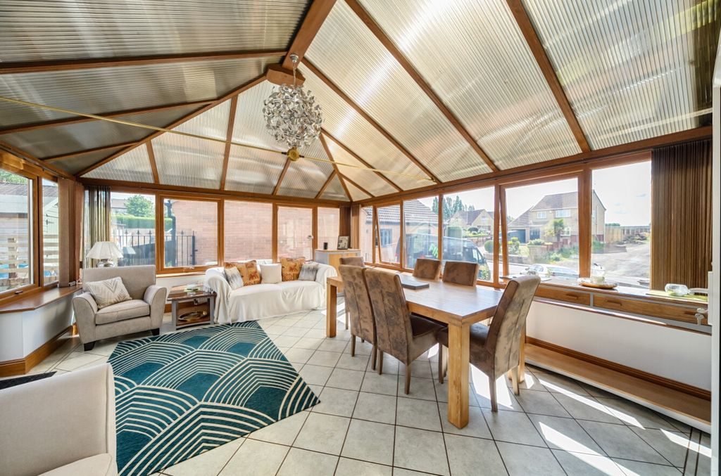 Property photo 2 of 30 Conservatory C