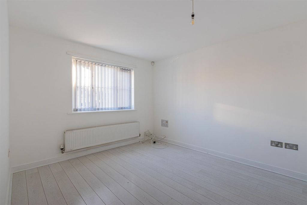 Property photo 2 of 14 Heol Layard 3 (8 Of 14).Jpg