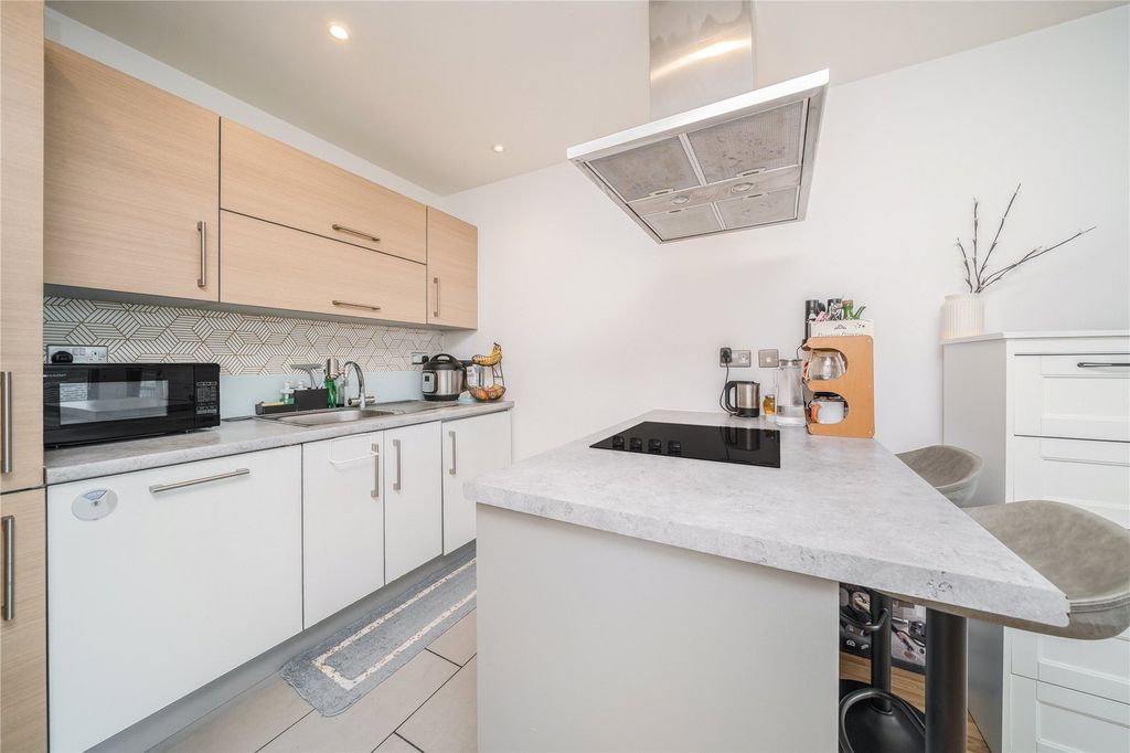 Property photo 3 of 8 Kitchen