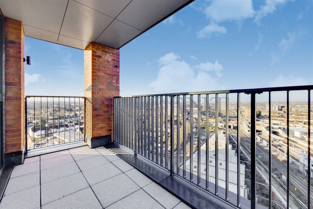 Property photo 3 of 10 Balcony