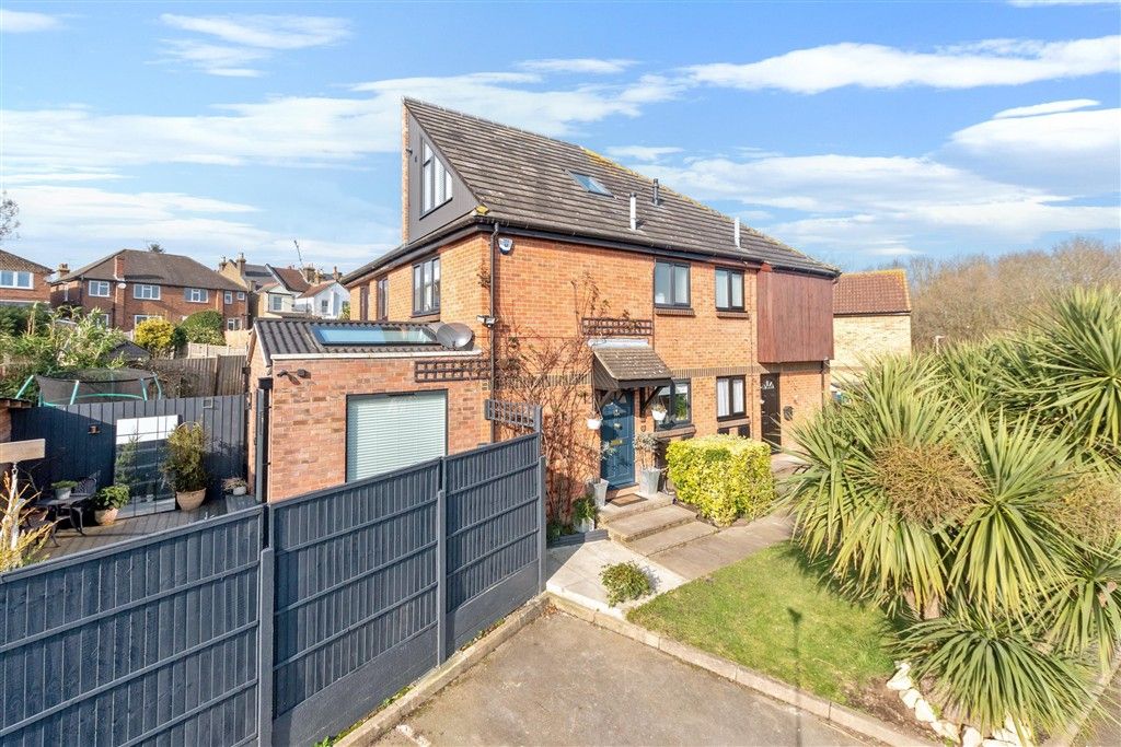 Property photo 1 of 11 Front