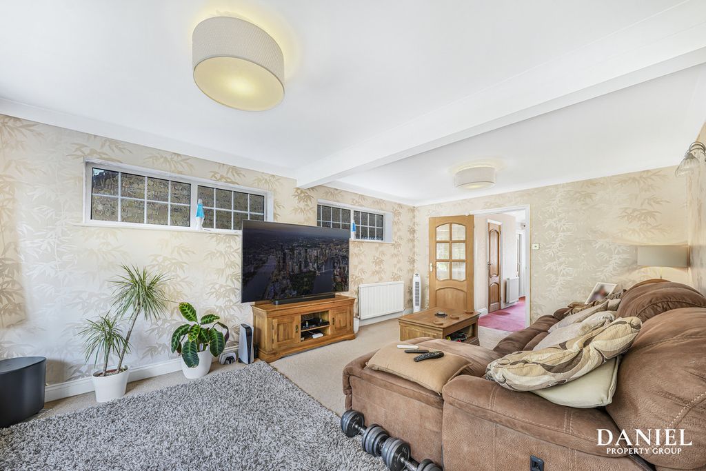 Property photo 3 of 31