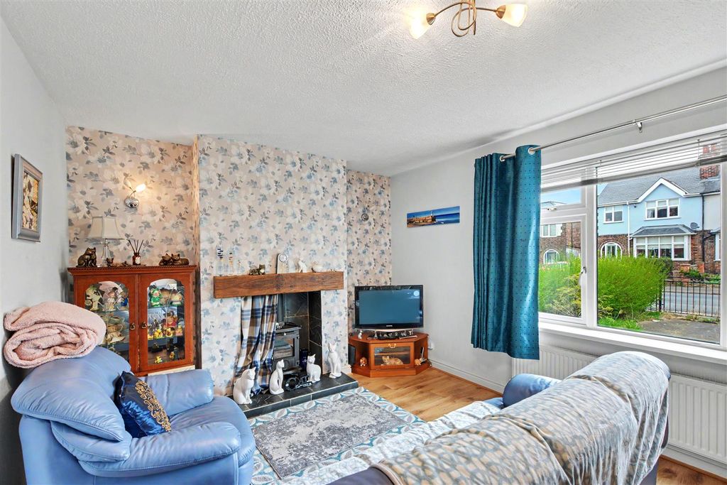 Property photo 2 of 11 Lounge_2.Jpeg