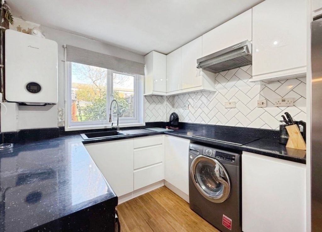 Property photo 2 of 14 Picture No. 18