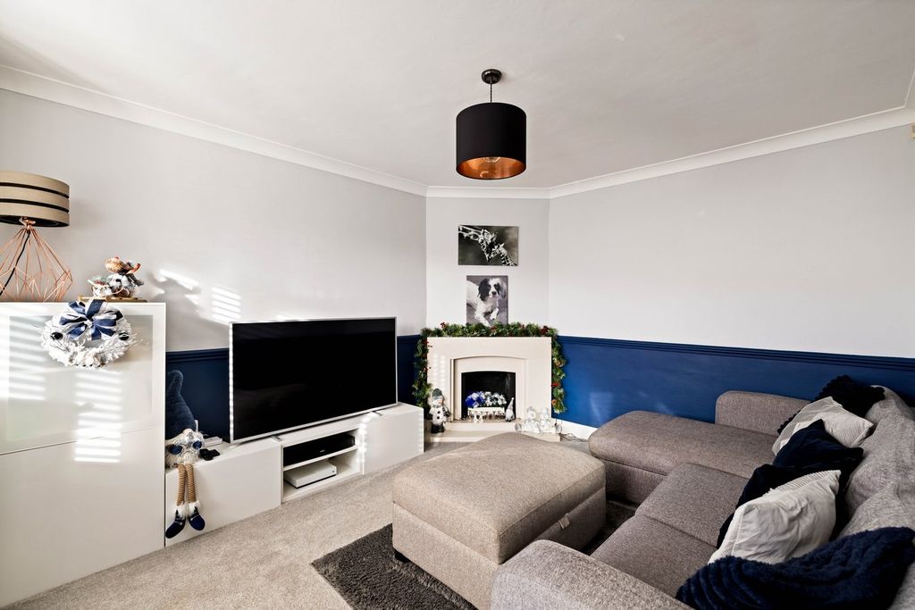 Property photo 2 of 20