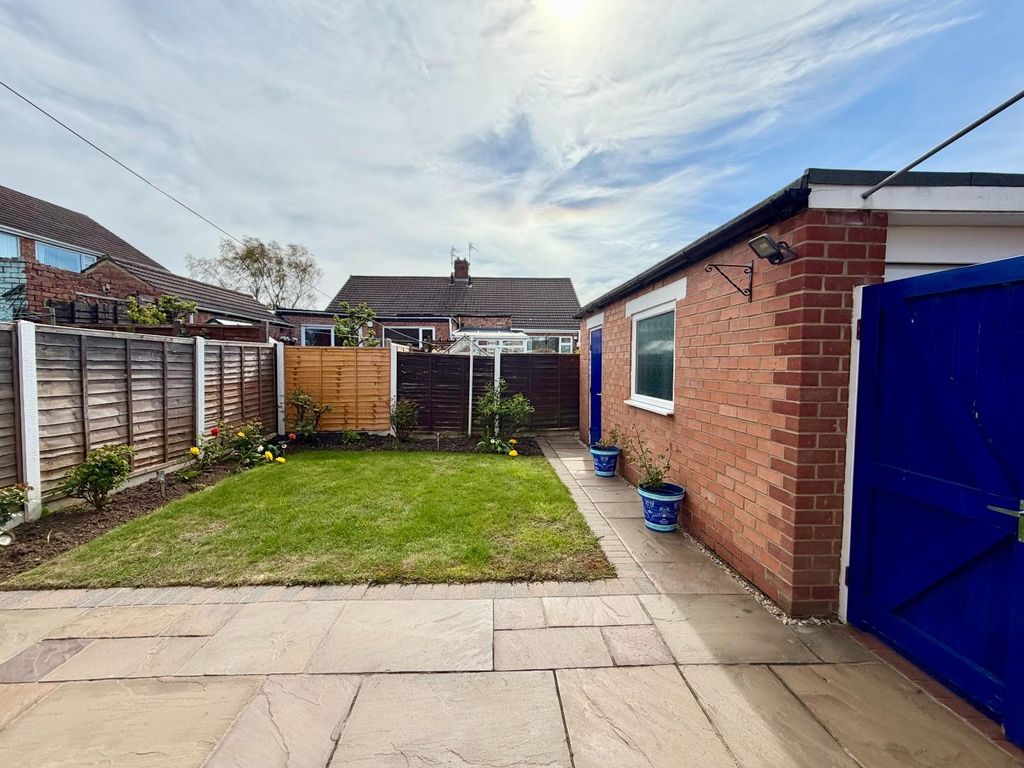 Property photo 3 of 12 Garden