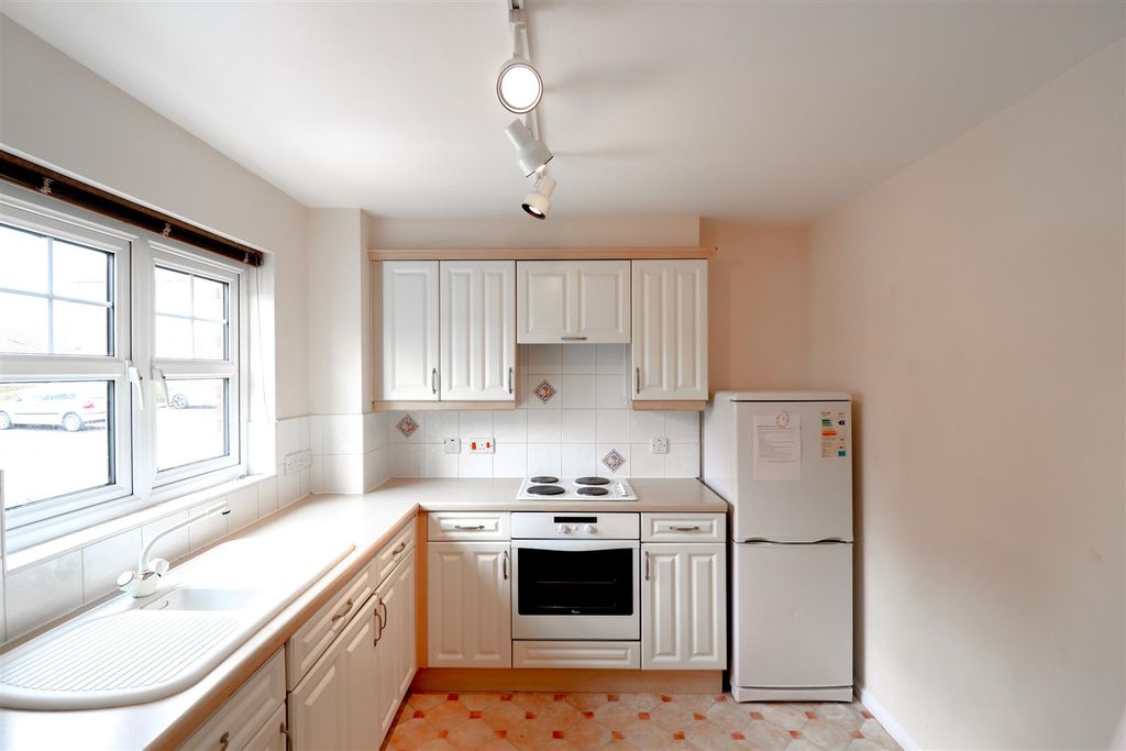 Property photo 2 of 8