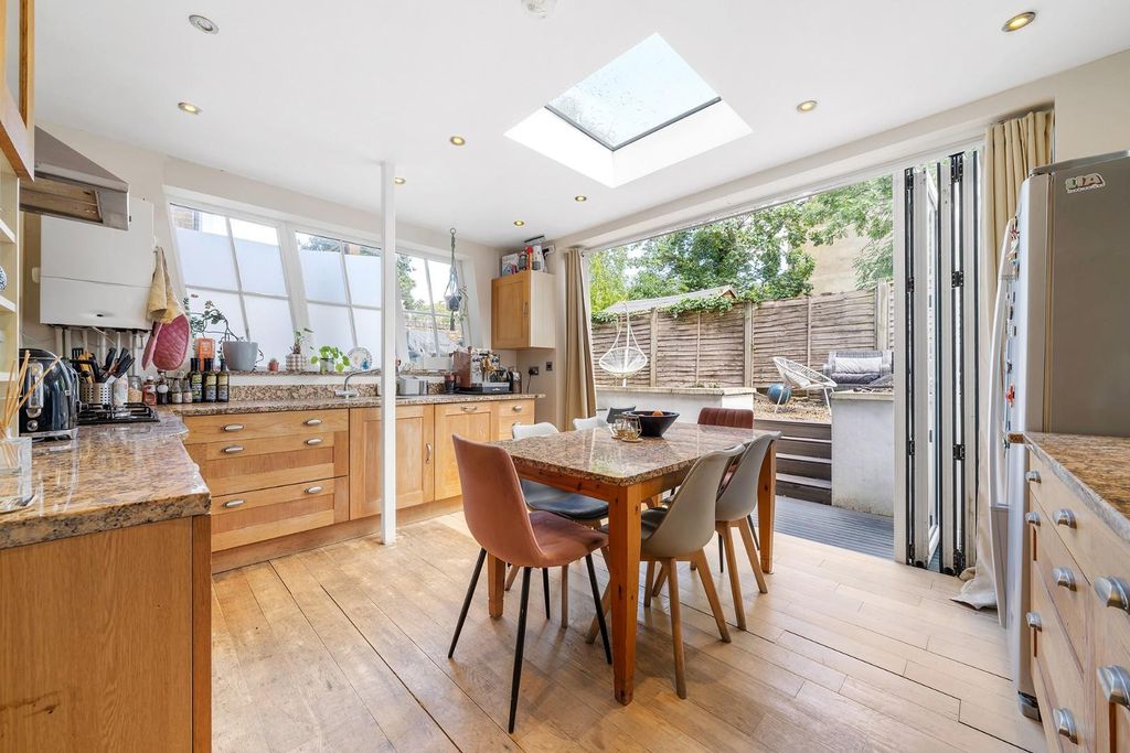 Property photo 1 of 15 Kitchen (2).Jpg