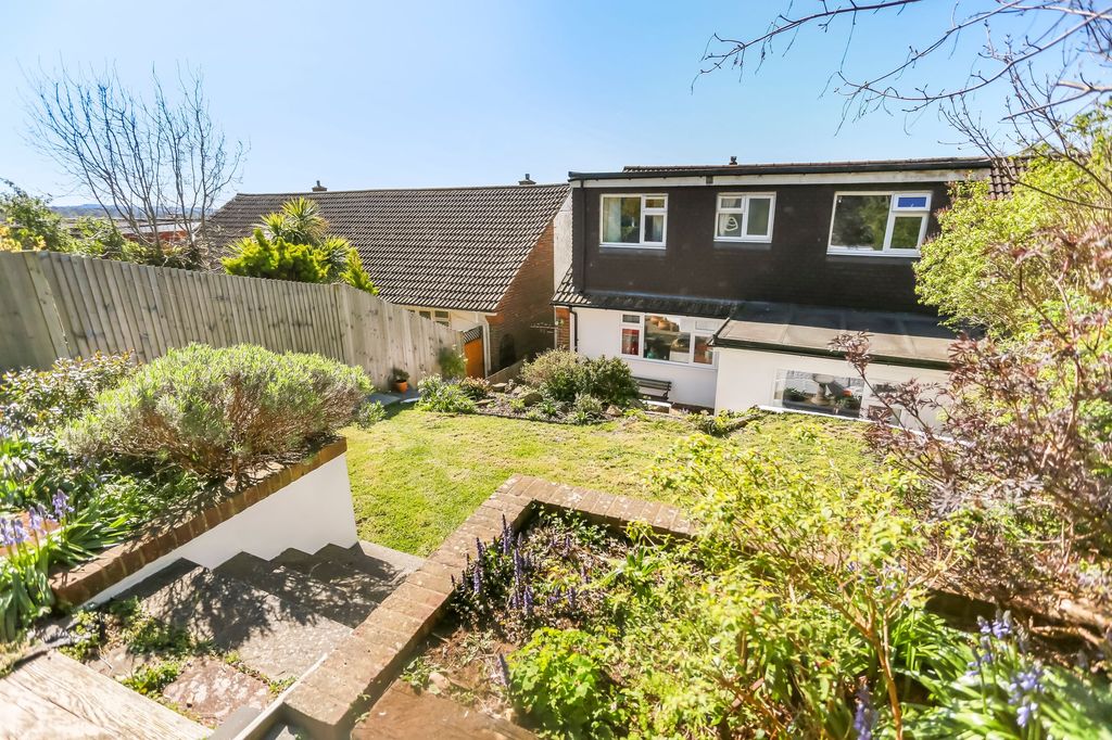 Property photo 3 of 31