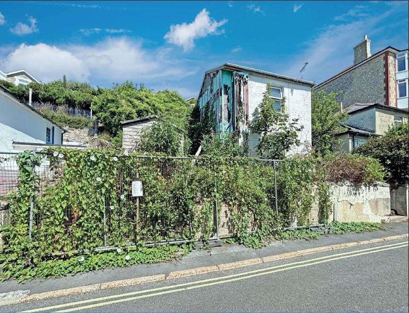 Property photo 1 of 2