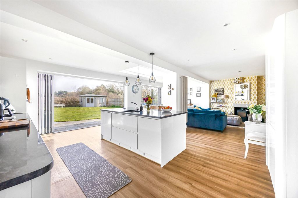 Property photo 2 of 18 Picture No. 50