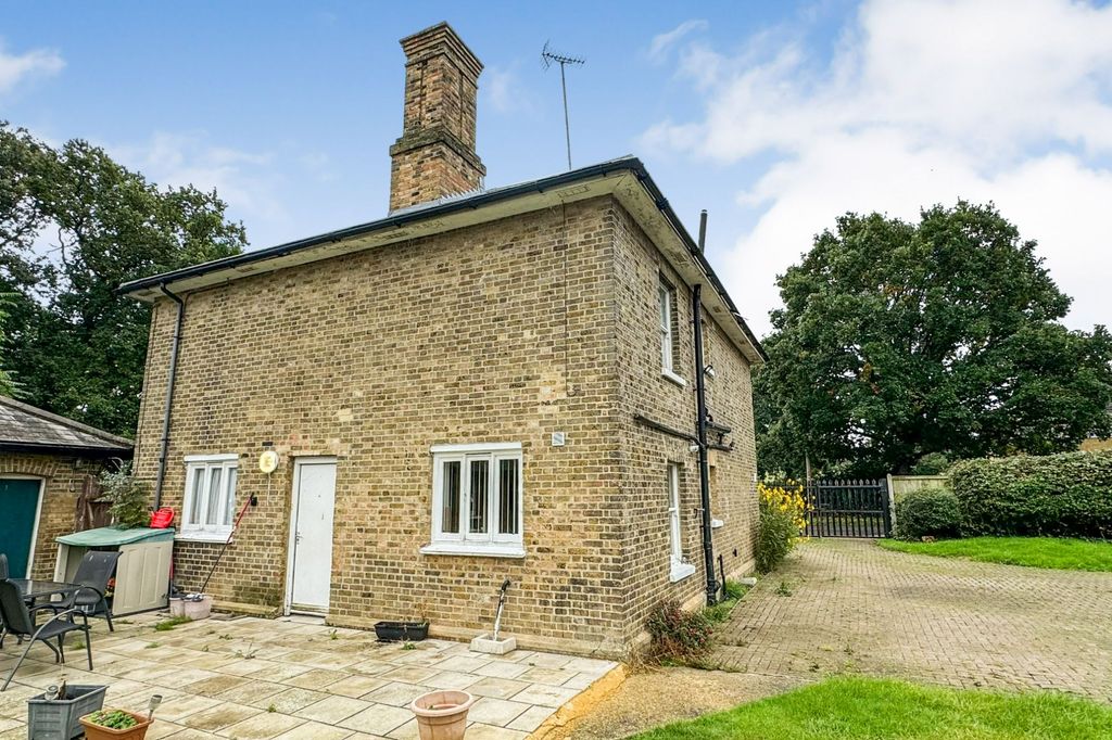 Property photo 3 of 6 Crabbe Farm, 1 Latton Common Road, Harlow, Essex CM18 7Hs