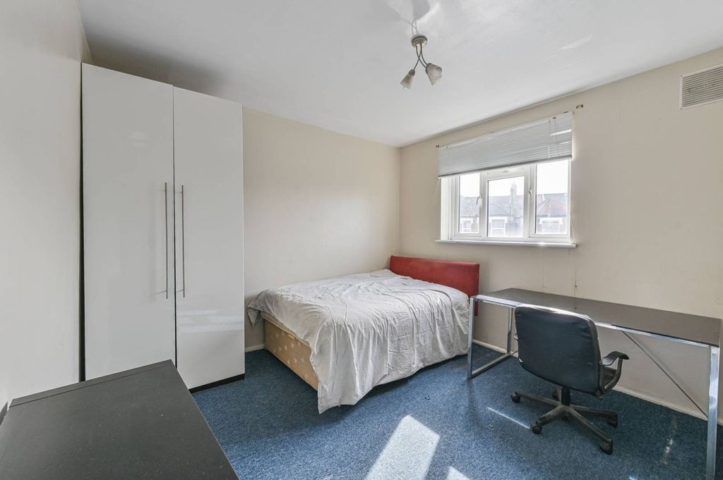 Property photo 3 of 7