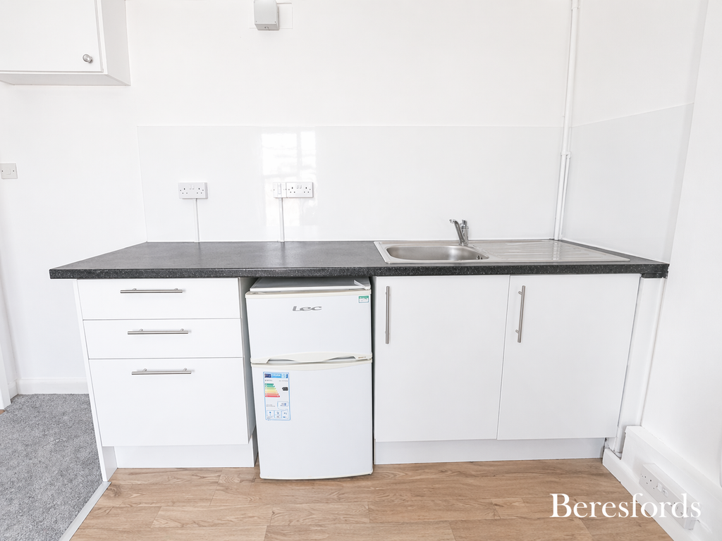 Property photo 3 of 7 Kitchen