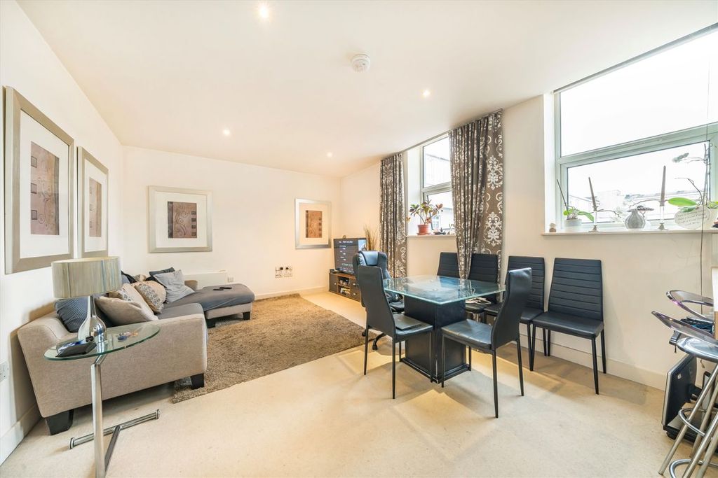 Property photo 3 of 5