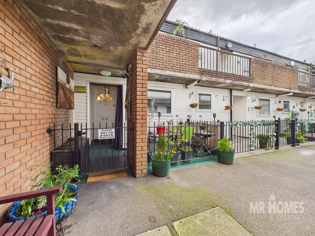 Property photo 2 of 21