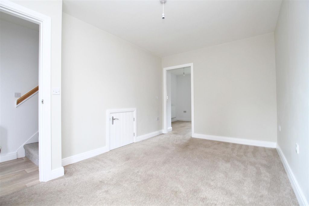 Property photo 2 of 14 Lounge.Jpg