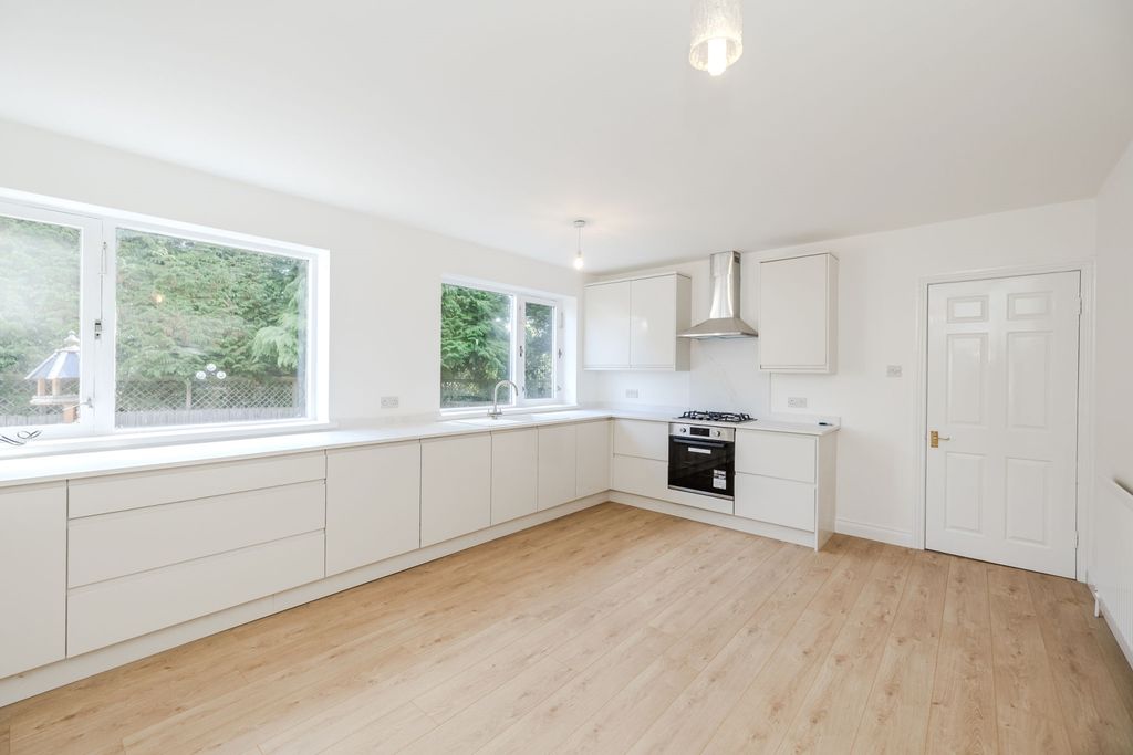 Property photo 2 of 18 11Grangeroadpontelandne209Ul-16
