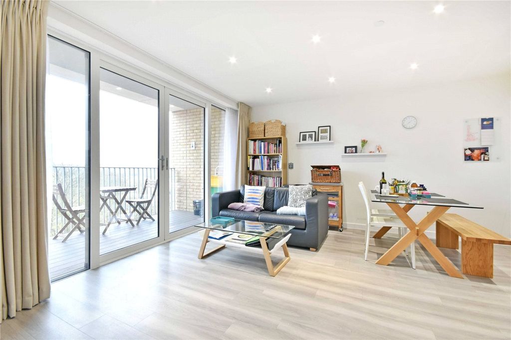 Property photo 2 of 21 Picture No. 18