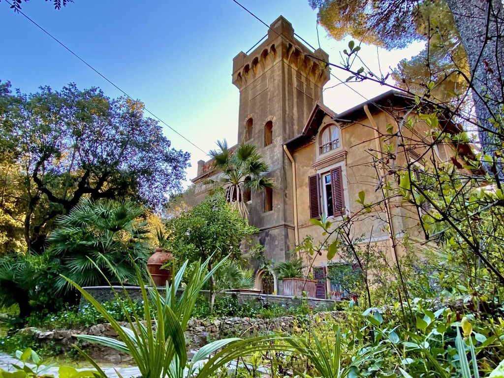 Property photo 1 of 32