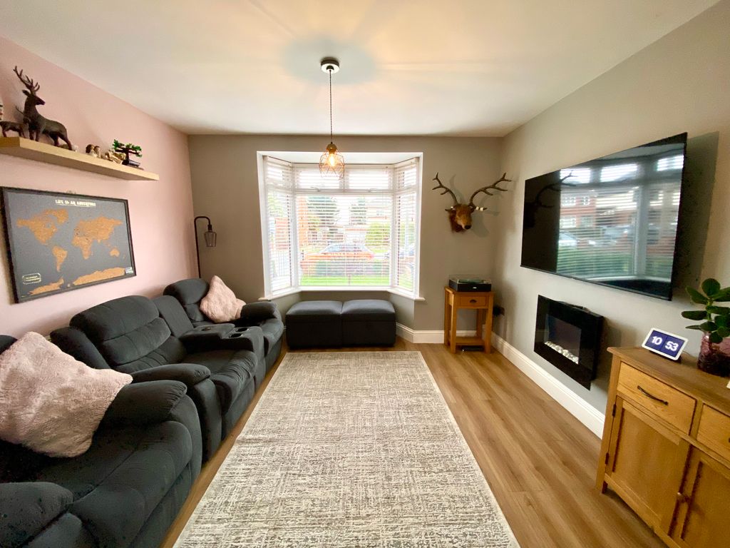 Property photo 3 of 20 Lounge