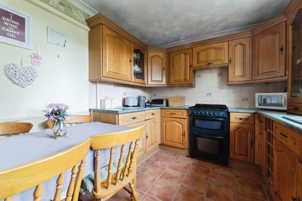 Property photo 2 of 21