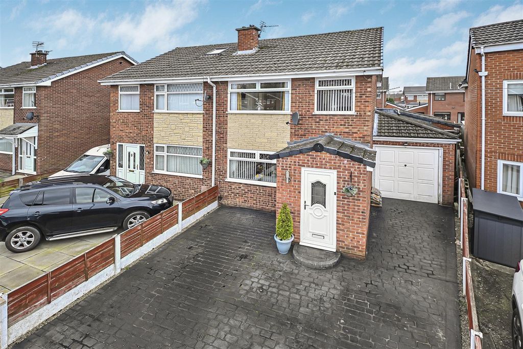 Property photo 1 of 31 11 Midland Close External (6).Jpg