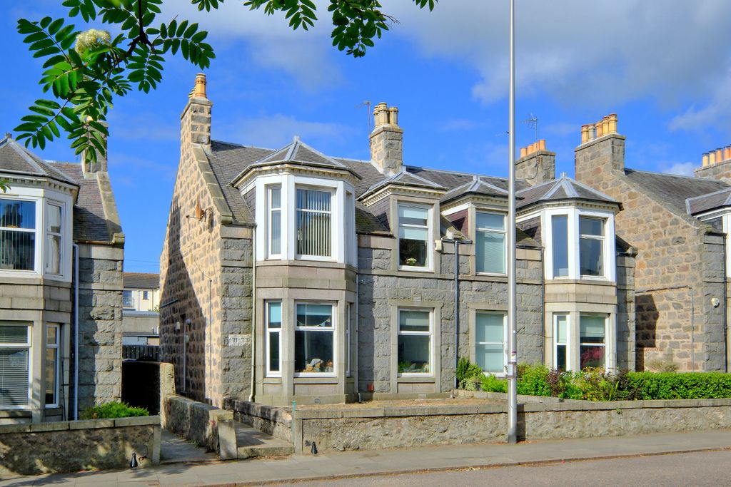 Property photo 1 of 36
