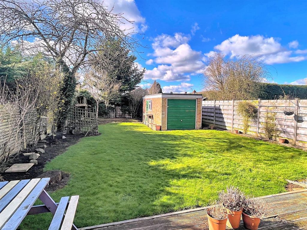 Property photo 2 of 8 Ruddings Garden.Jpg