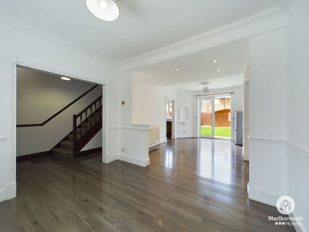 Property photo 2 of 26