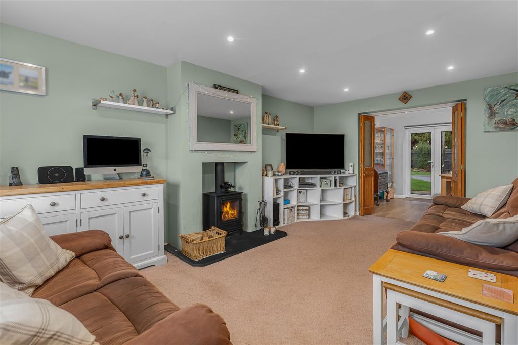 Property photo 3 of 20 43 Midway, Middleton Cheney-4.Jpg