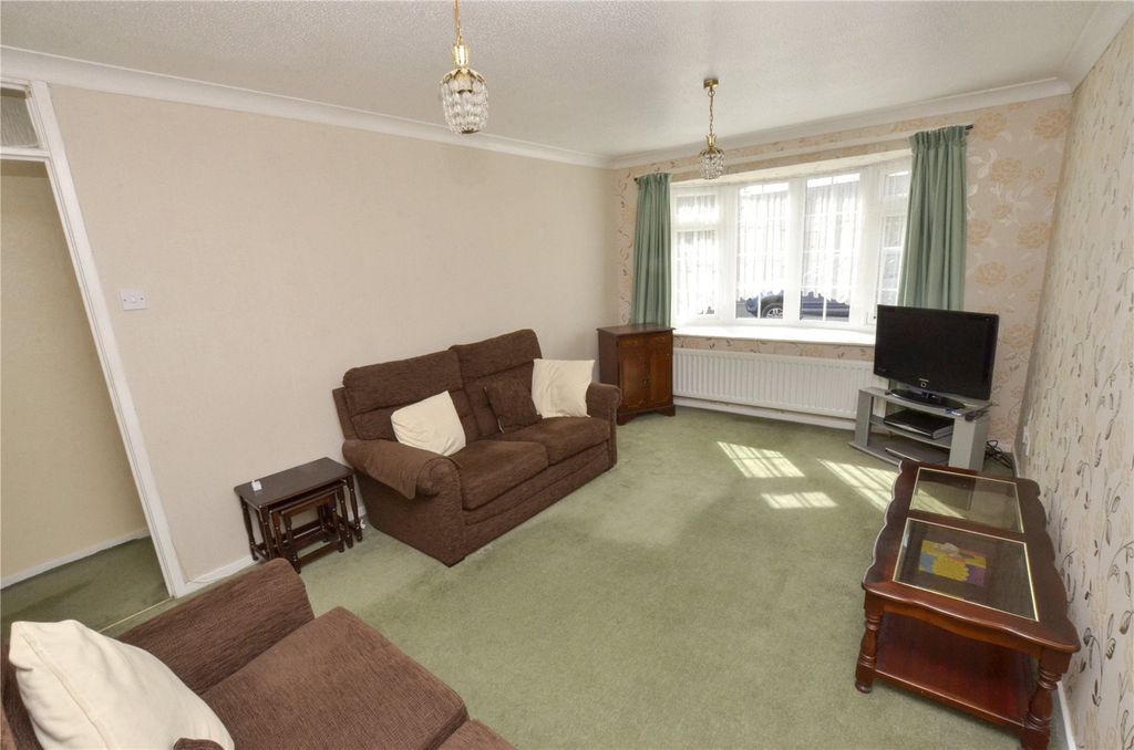 Property photo 2 of 16 Lounge