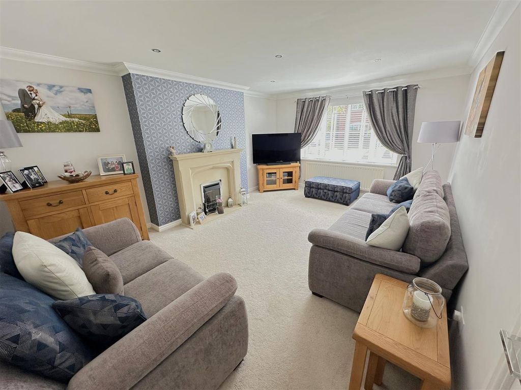Property photo 3 of 50 Lounge