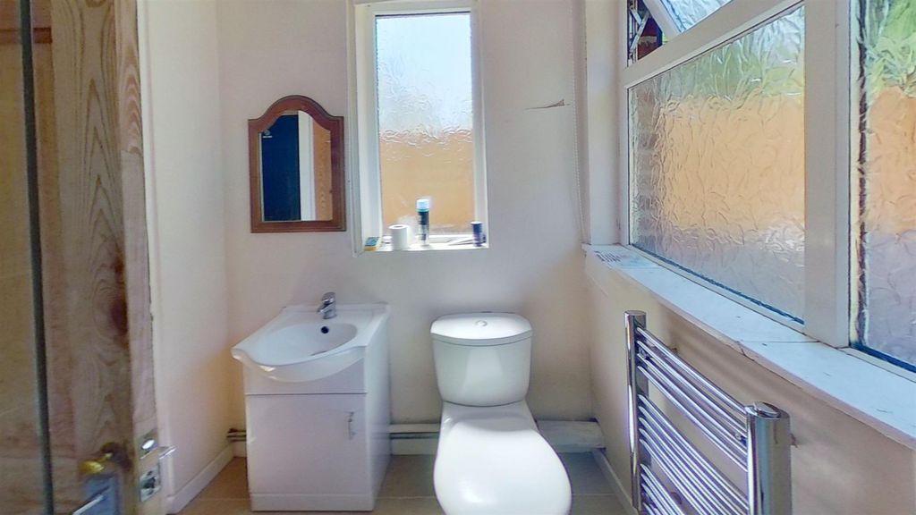 Property photo 1 of 7 Brompton Road