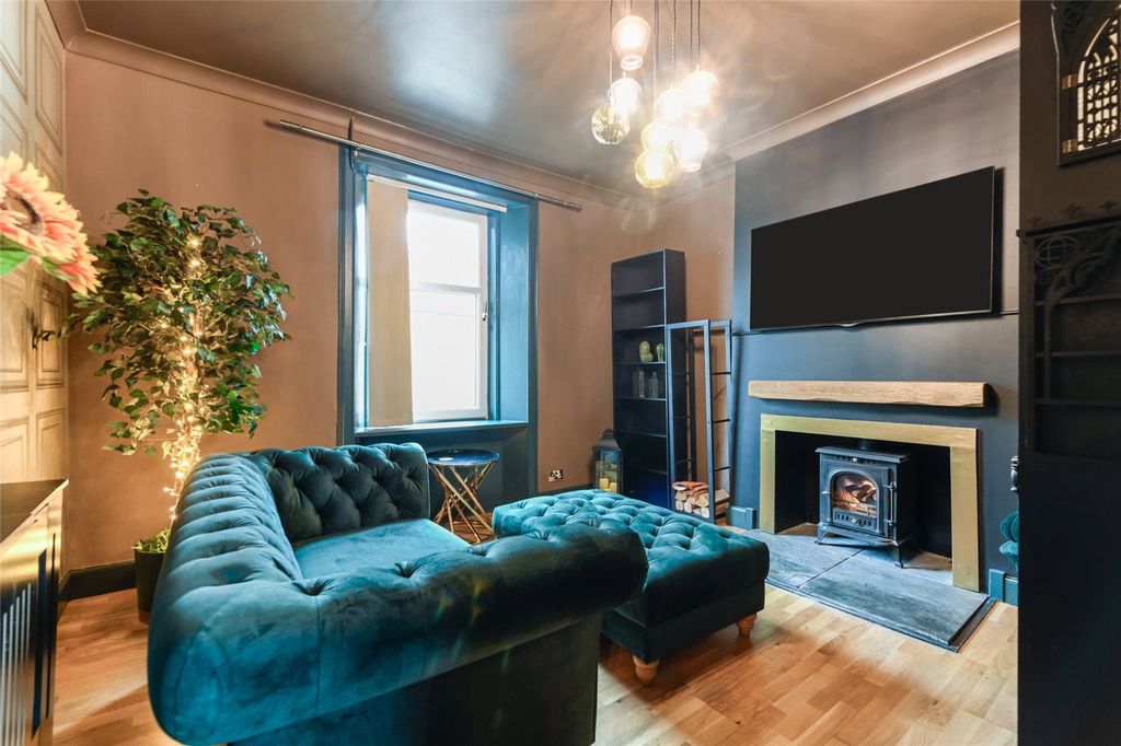 Property photo 2 of 15 Living Room