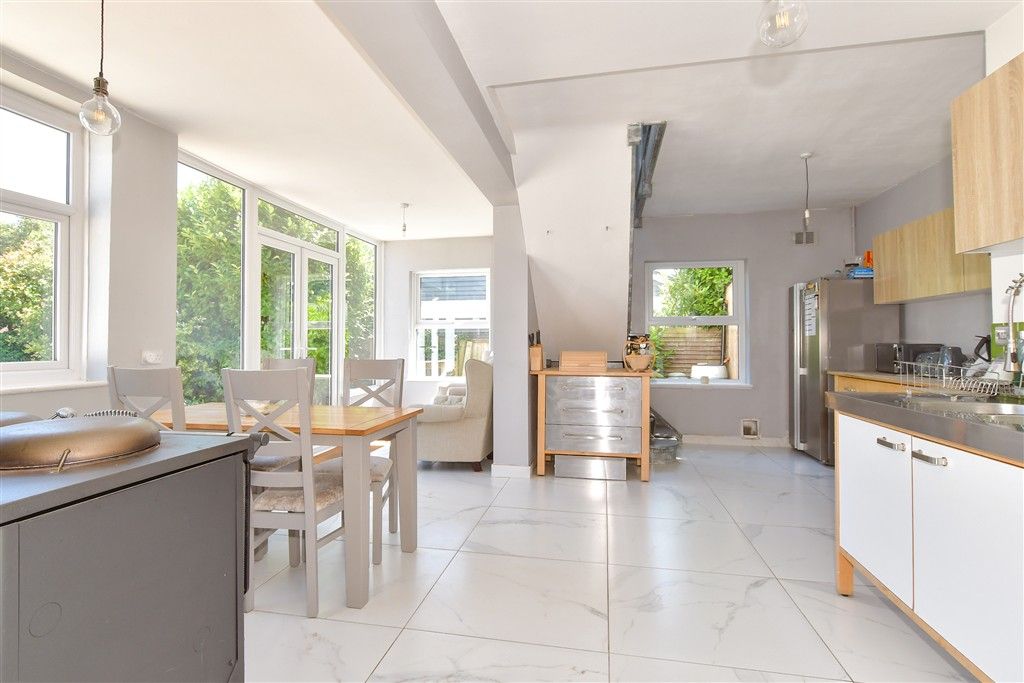 Property photo 3 of 17 Kitchen/Breakfast Room